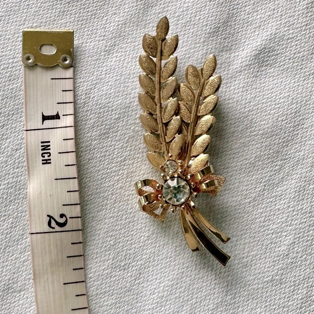 Designer Sarah Coventry‎ 1950's Gold Tone Wheat & Bow Brooch